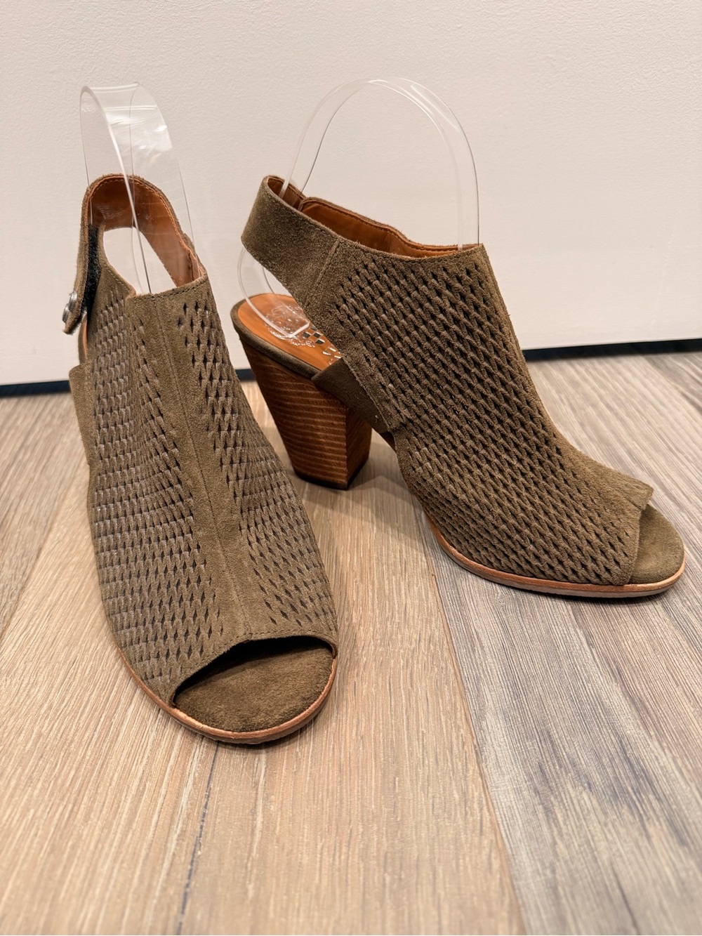 Vince Camuto Jace Laser Cut Olive Suede Block Heel Peep Toe Sandal NIB Size 8